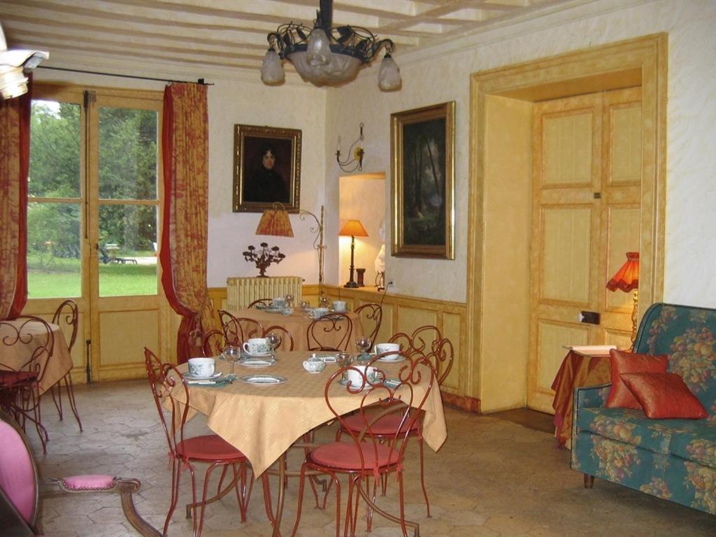 Chateau De La Rue Bed & Breakfast 3*